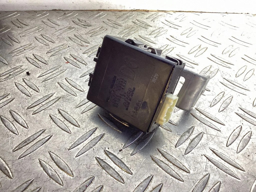 Door central lock control unit/module – Lexus NX (2021-)