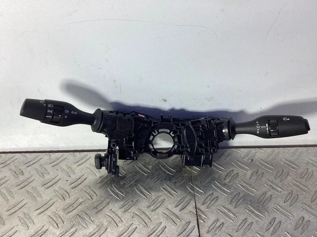Wiper turn signal indicator stalk/switch – Lexus RC (2014-)
