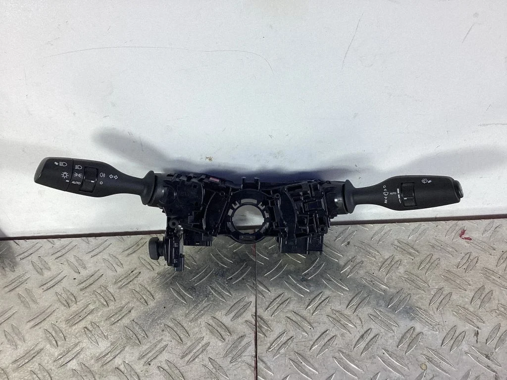 Wiper turn signal indicator stalk/switch – Lexus RC (2014-)
