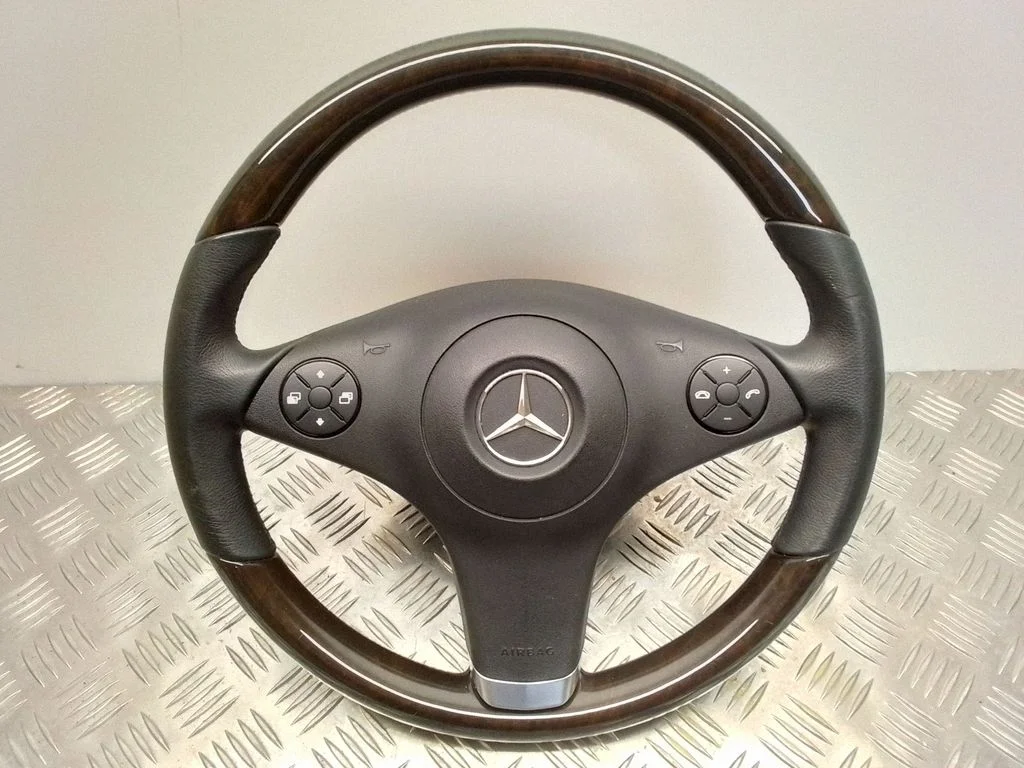 Steering wheel – Mercedes-Benz E-Class W212 (2009-2016)