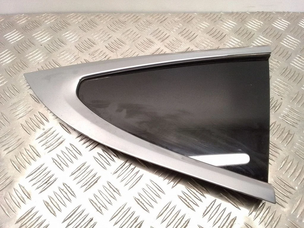 Väike „A" tagaukse klaas – Tesla Model X (2015-)
