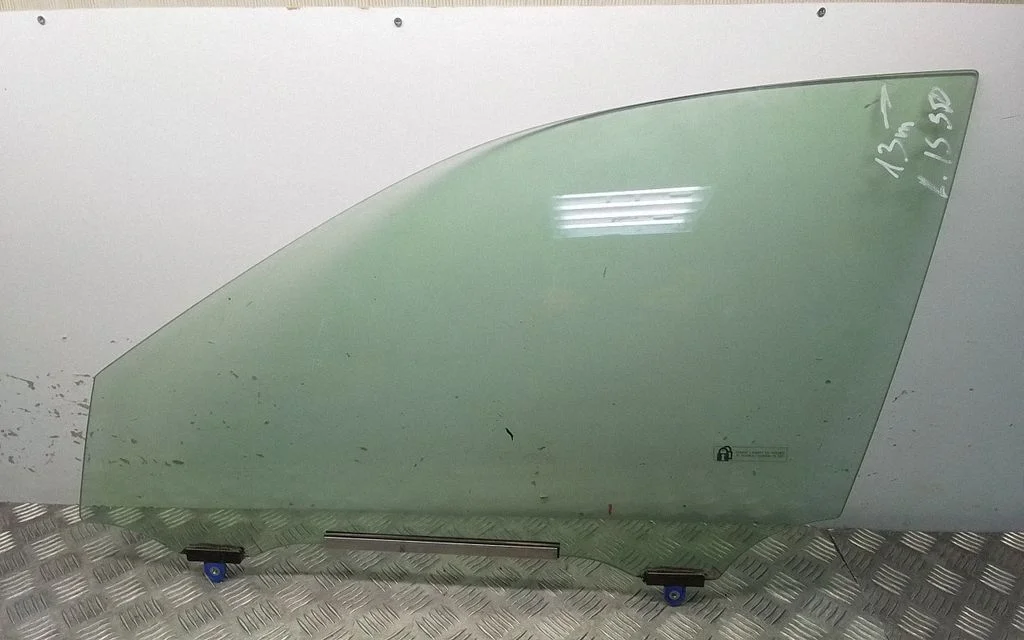 Front door window glass four-door – Lexus IS III XE30 (2013-2020)