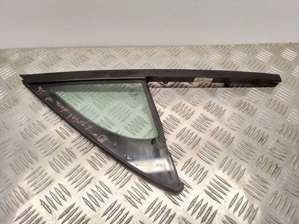 Front door vent window glass four-door – Porsche Cayenne (92A) (2010-2017)