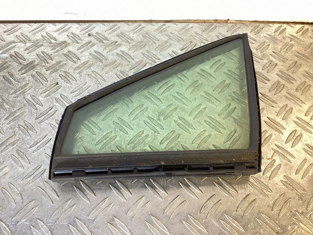 Front door vent window glass four-door – Lexus RX 450H (2016-)