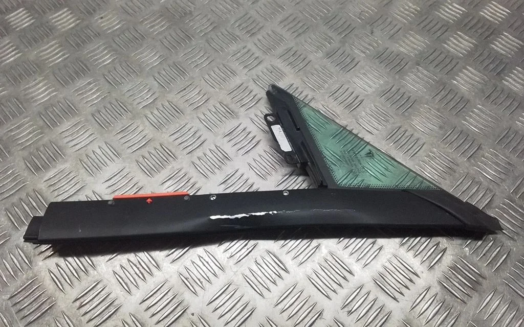 Front door vent window glass four-door – Tesla Model S (2012-)