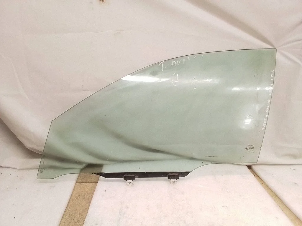Front door window glass four-door – Toyota Avensis T250 (2003-2006)