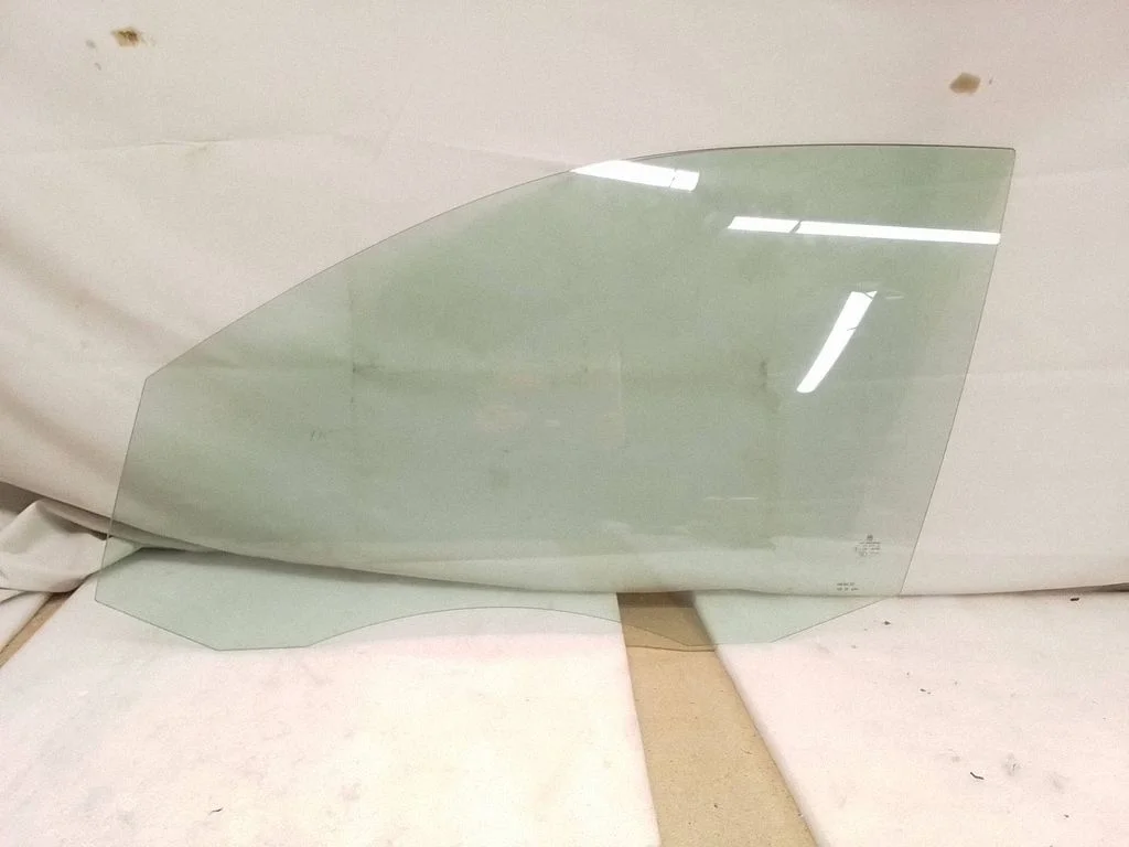 Front door window glass four-door – Volkswagen Tiguan (2007-2016)
