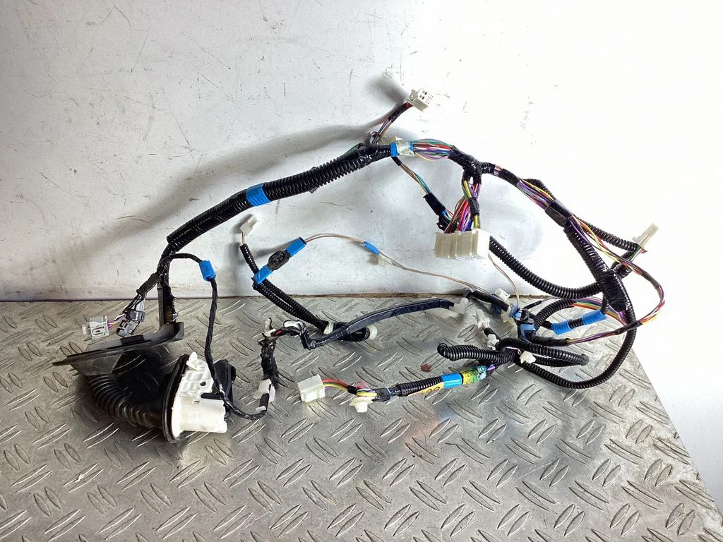 Esiukse juhtmestik – Lexus GS 250 350 300H 450H (2013-)