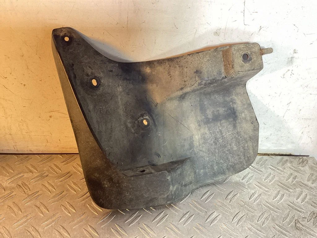 Front mudguard – Toyota Land Cruiser (J200) (2008-)