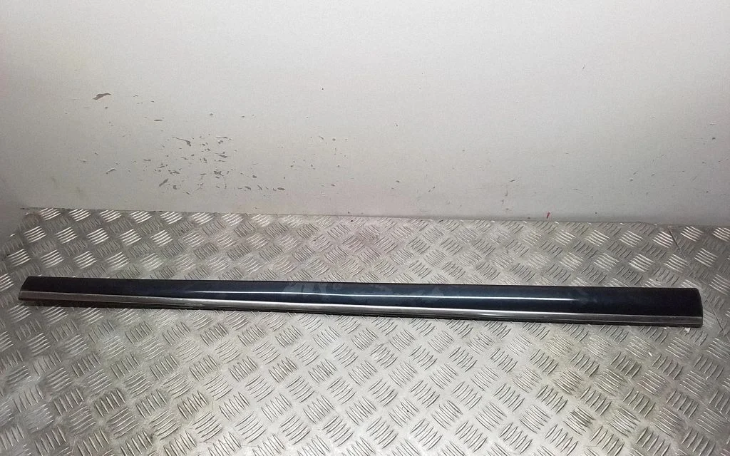 Front door trim (molding) – Mercedes-Benz S-Class W220 (1998-2006)