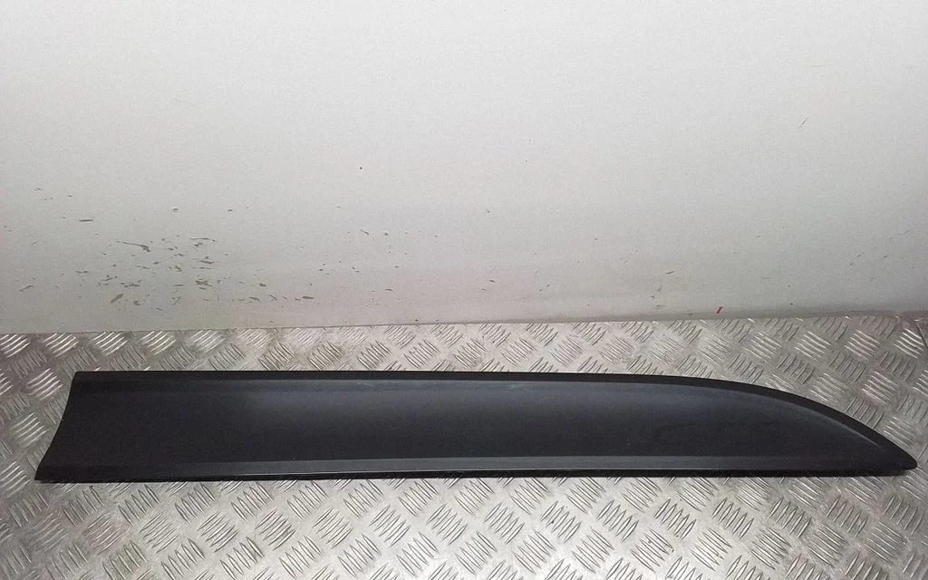 Front door trim (molding) – Porsche Macan (95B) (2014-2018)
