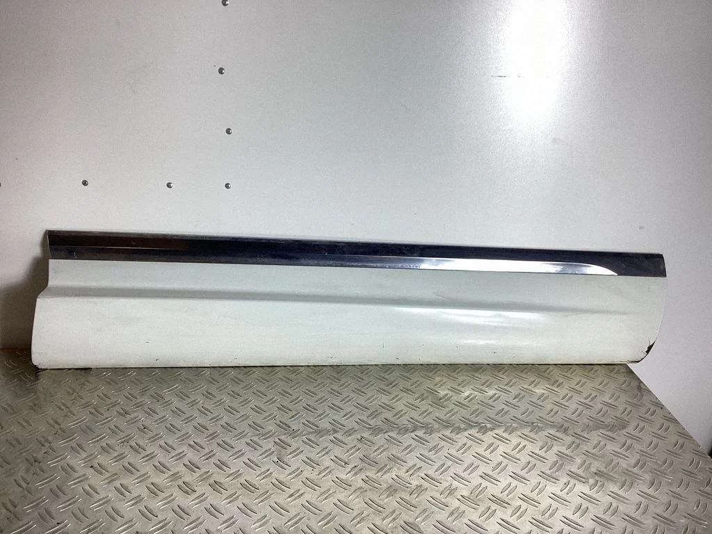 Front door trim (molding) – Volkswagen Touareg II (2010-2018)
