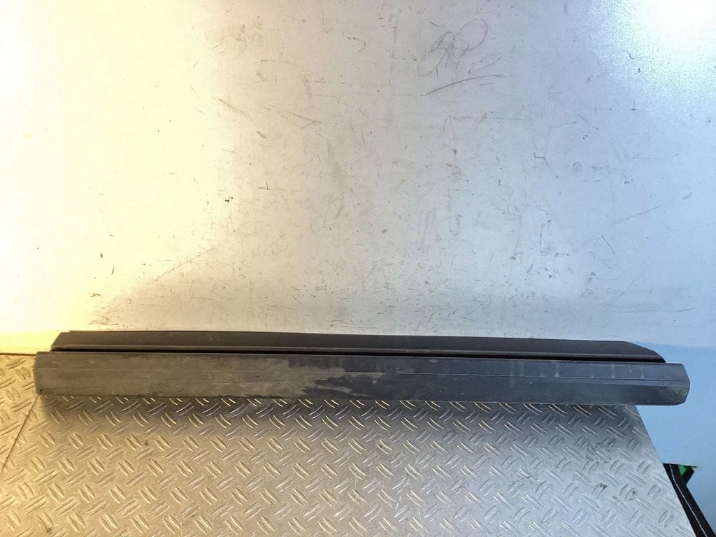 Front door trim (molding) – Lexus RX 450H (2016-)