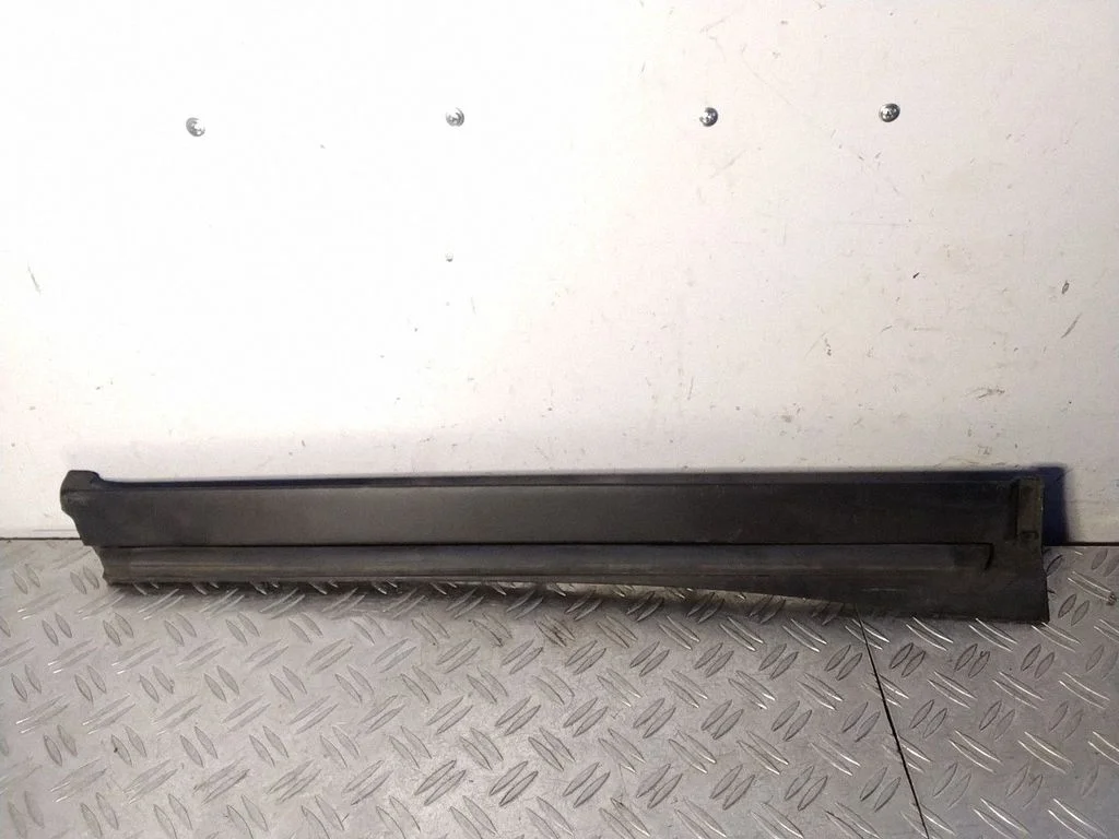 Tagaukse liist (mold) – Lexus RX III (2008-2015)