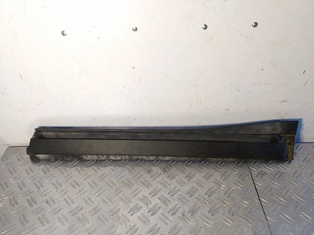 Tagaukse liist (mold) – Lexus RX III (2008-2015)