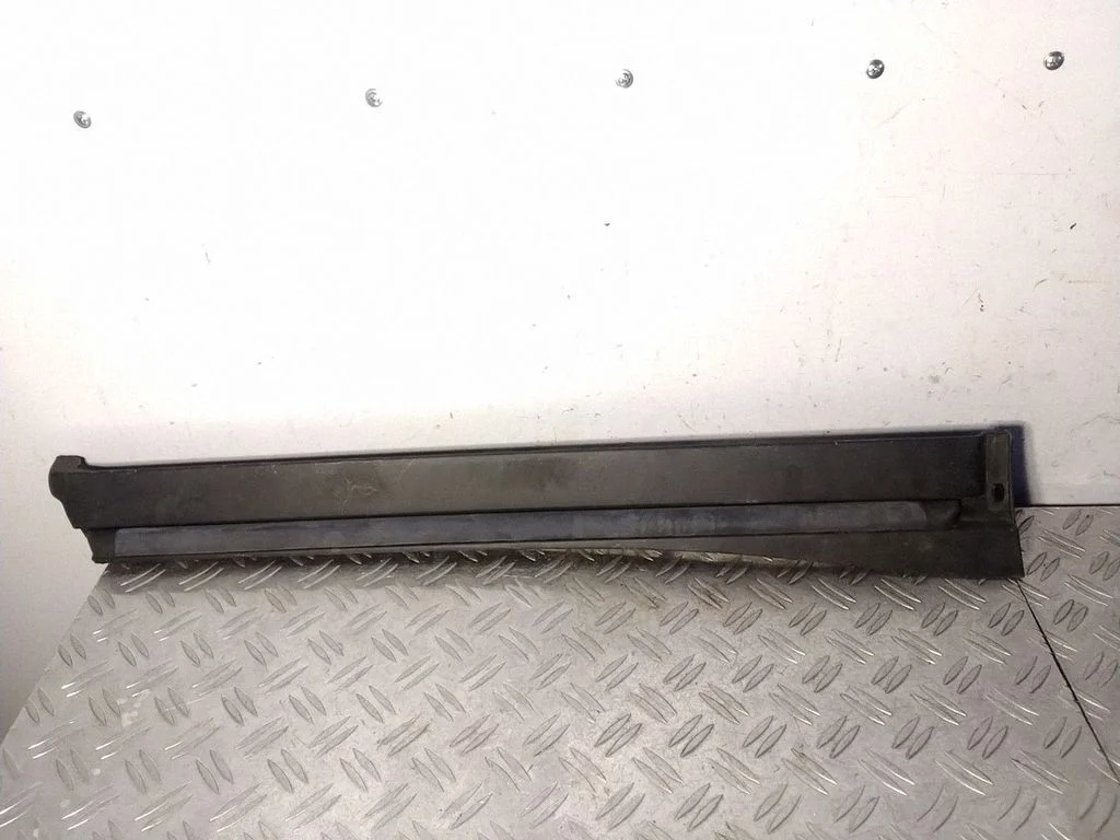 Tagaukse liist (mold) – Lexus RX III (2008-2015)
