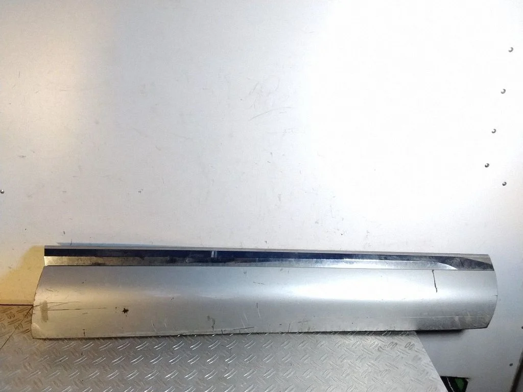 Front door trim (molding) – Volkswagen Touareg II (2010-2018)