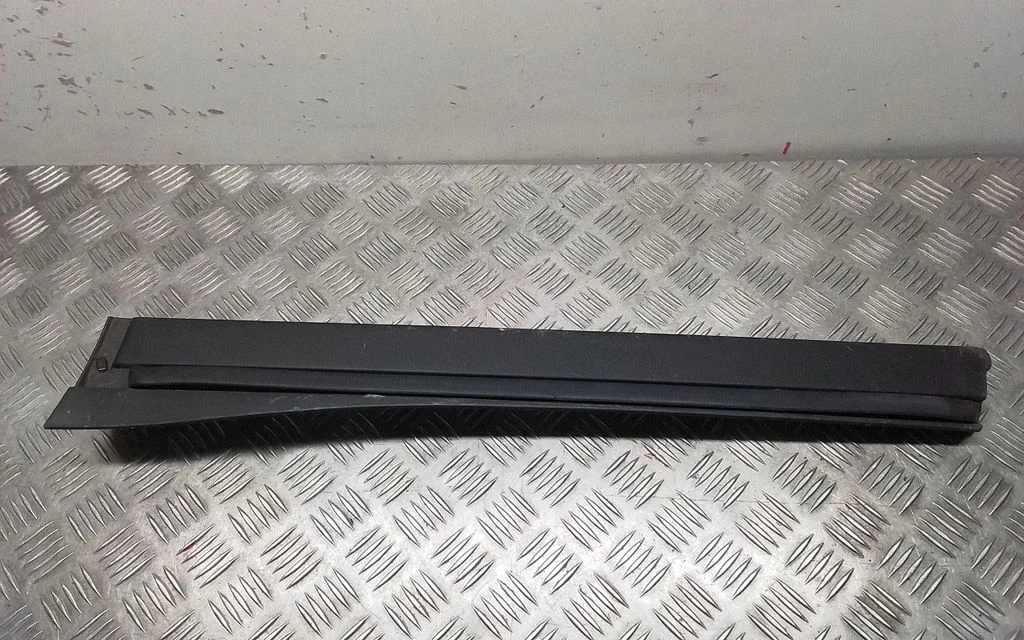 Tagaukse liist (mold) – Lexus RX III (2008-2015)