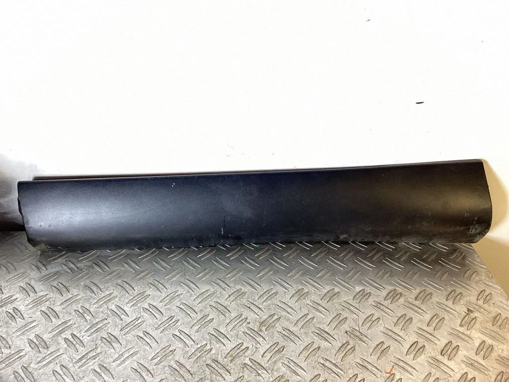 Tagaukse liist (mold) – Volkswagen Touareg II (2010-2018)