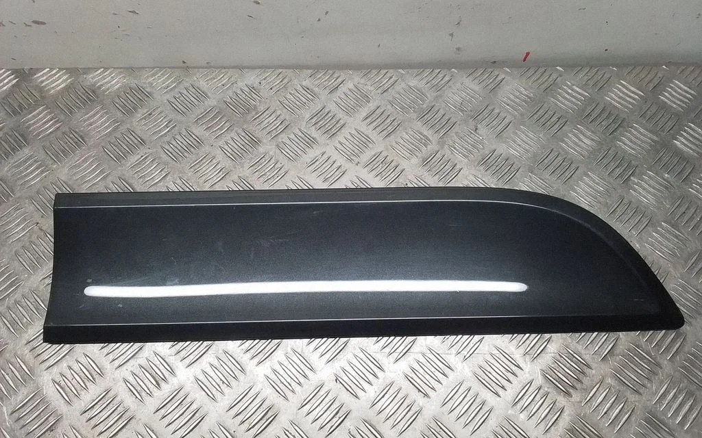Tagaukse liist (mold) – Porsche Macan (95B) (2014-2018)