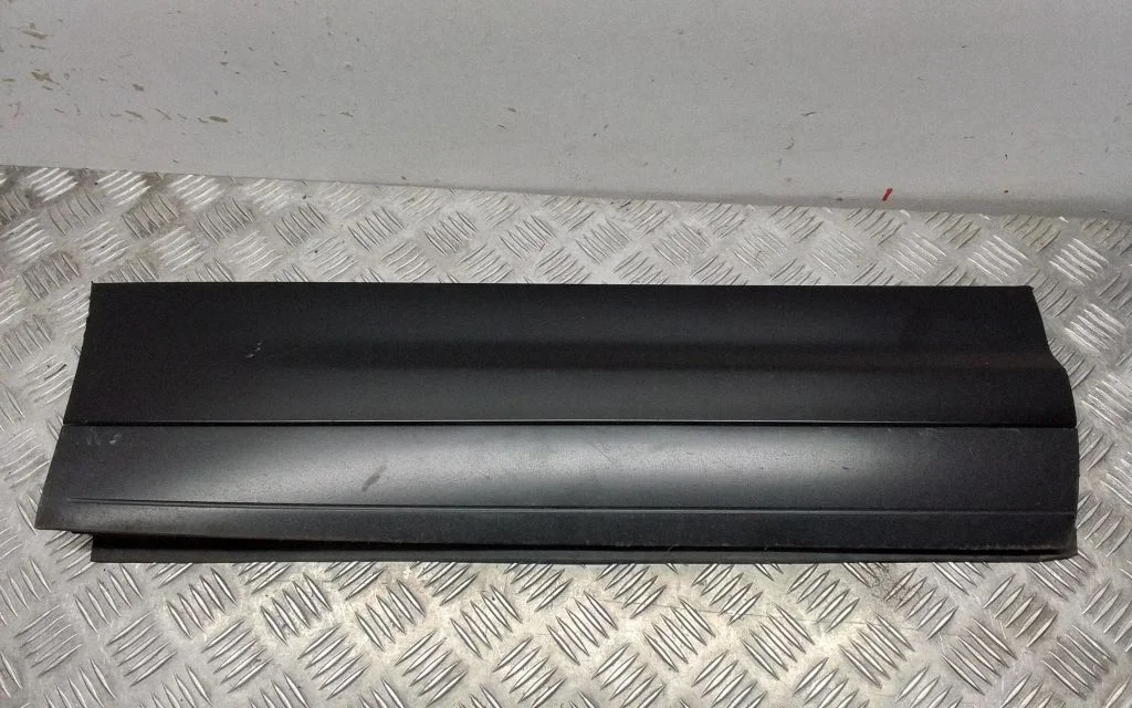 Tagaukse liist (mold) – Porsche Cayenne (92A) (2010-2017)