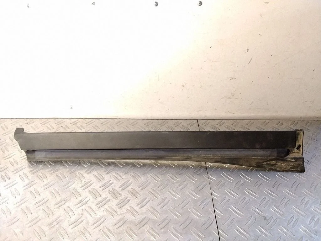 Tagaukse liist (mold) – Lexus RX III (2008-2015)