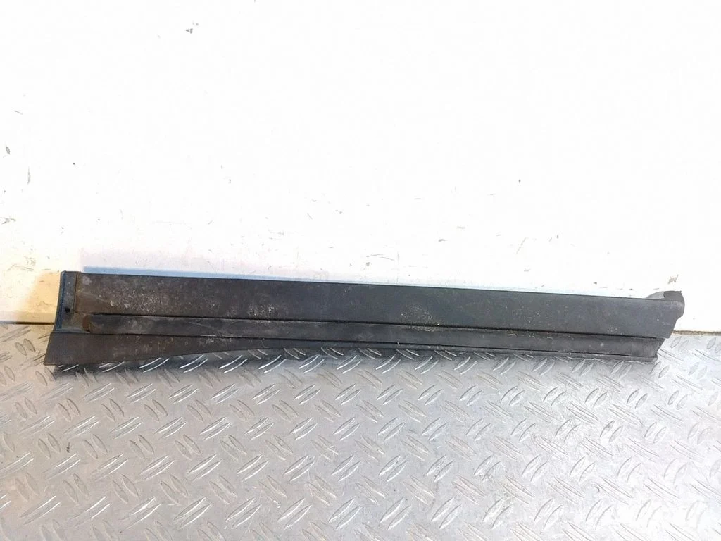 Tagaukse liist (mold) – Lexus RX III (2008-2015)