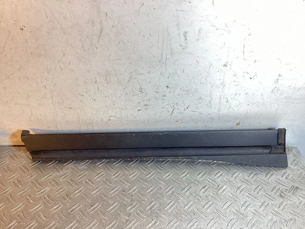 Tagaukse liist (mold) – Lexus RX III (2008-2015)