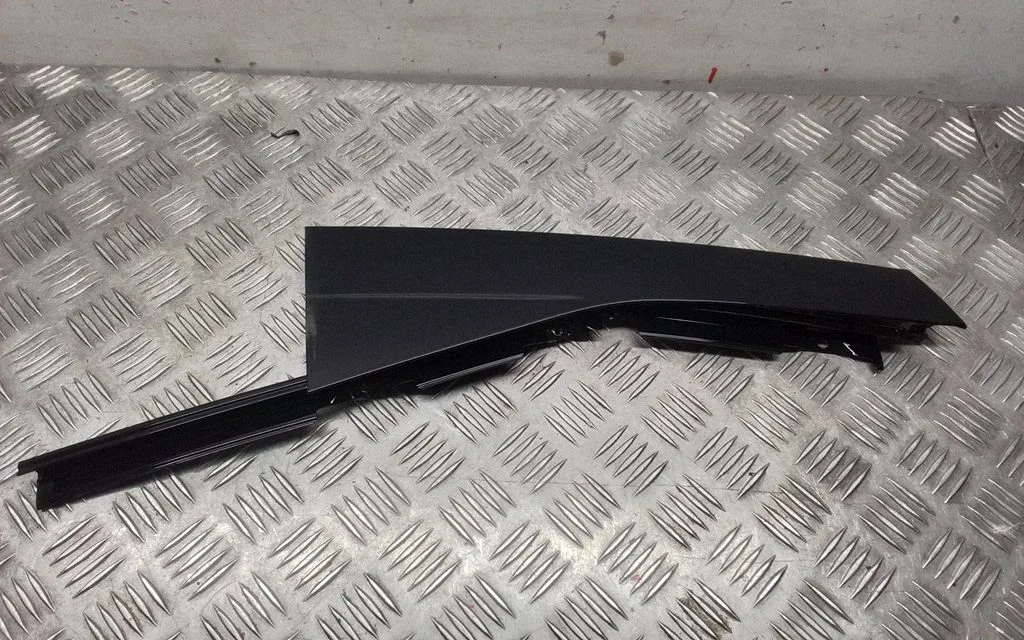 Tagaukse liist (mold) – Porsche Cayenne (92A) (2010-2017)