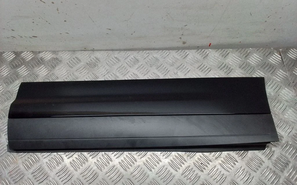Tagaukse liist (mold) – Porsche Cayenne (92A) (2010-2017)
