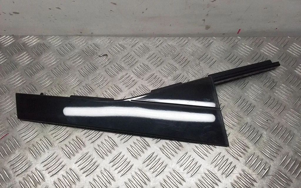 Tagaukse liist (mold) – Porsche Cayenne (92A) (2010-2017)
