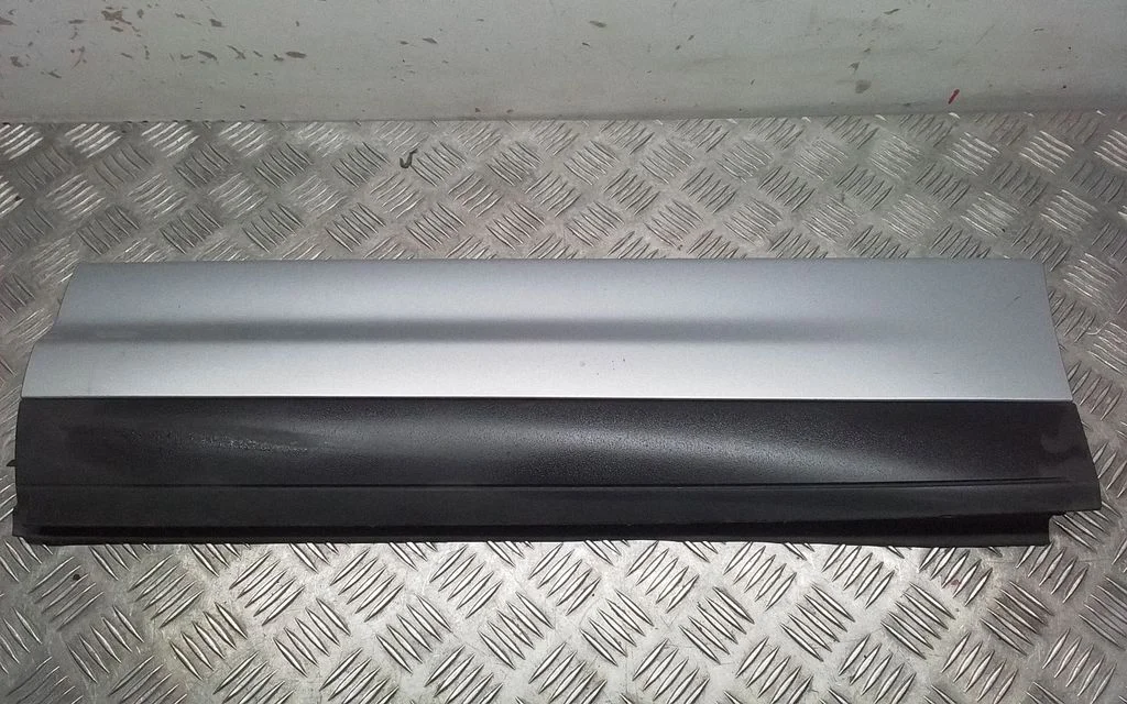 Tagaukse liist (mold) – Porsche Cayenne (92A) (2010-2017)