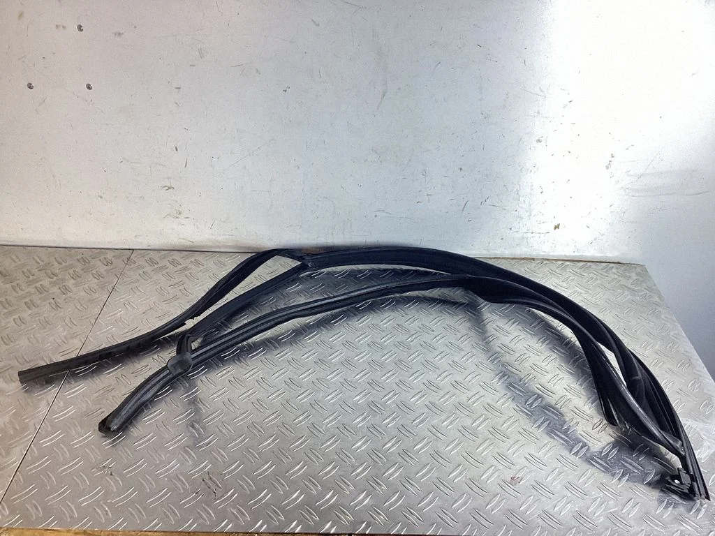 Front door trim (molding) – Porsche Macan (95B) (2014-2018)