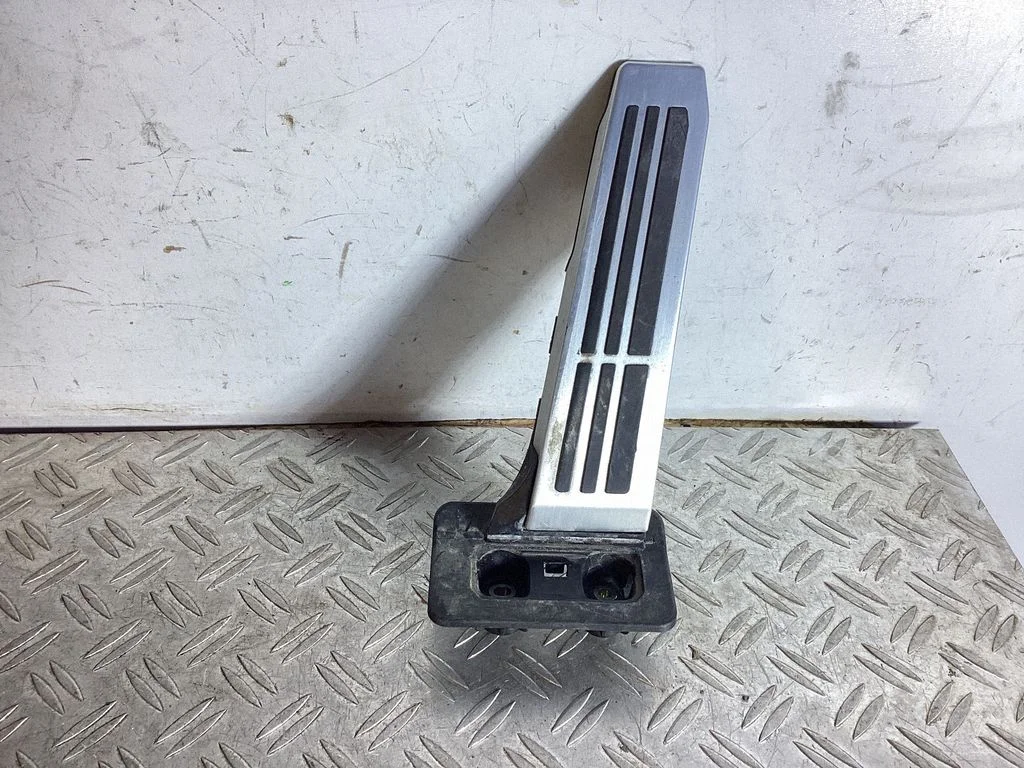 Gaasipedaal – Lexus GS 250 350 300H 450H (2013-)