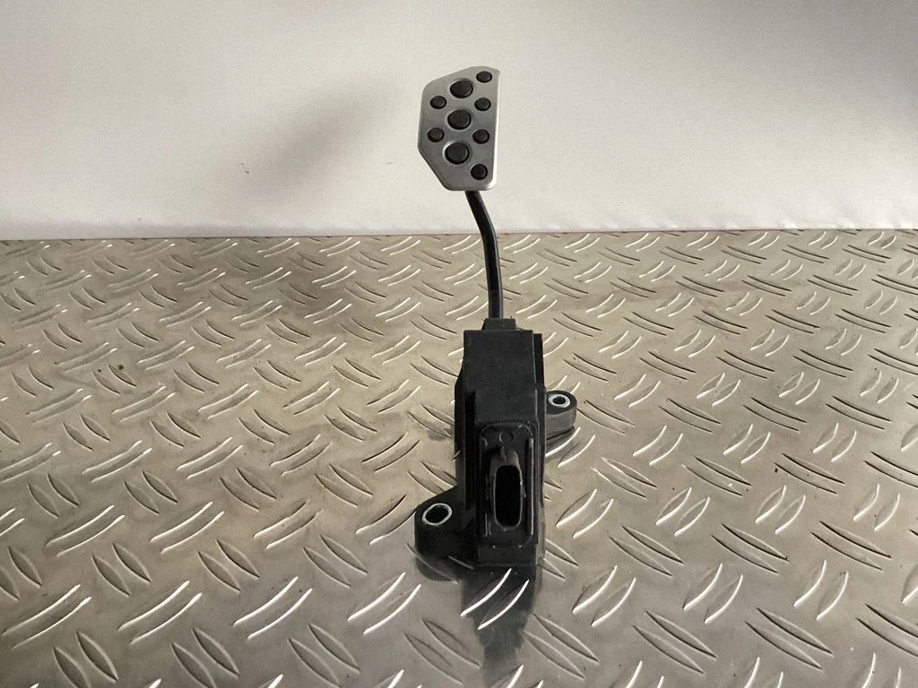 Gaasipedaal – Lexus NX (2014-2021)