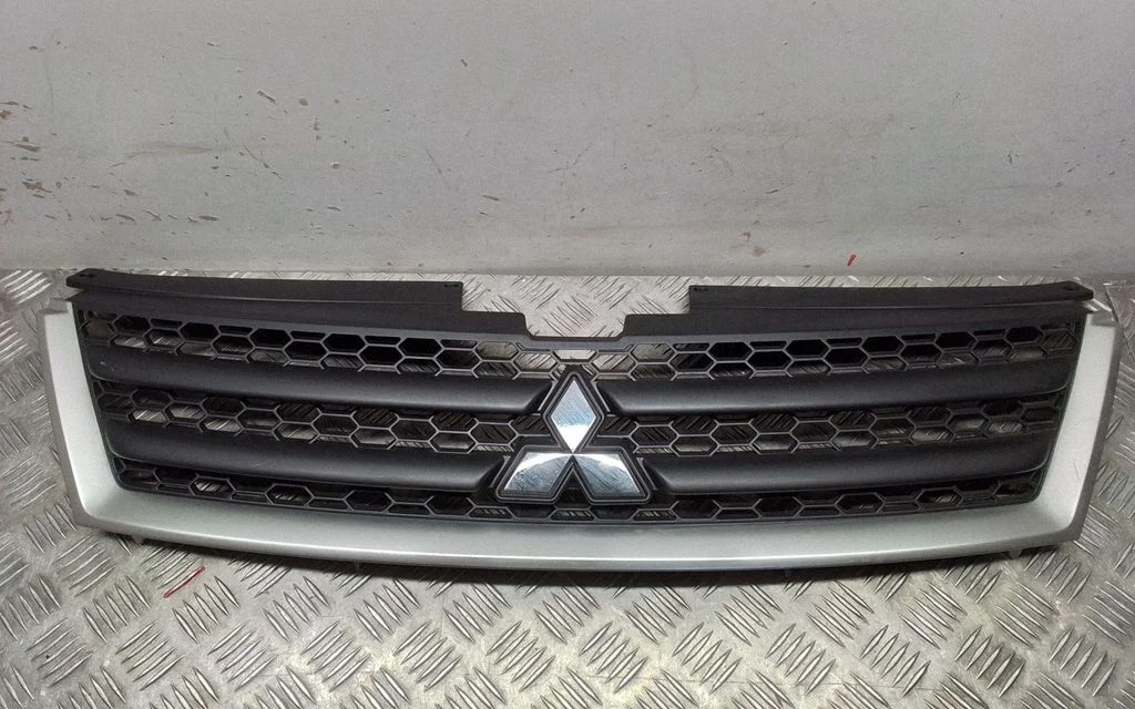 Front grill 7450A035