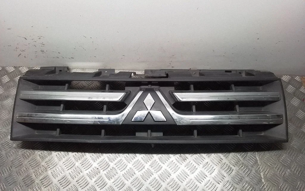 Front grill 7450A150