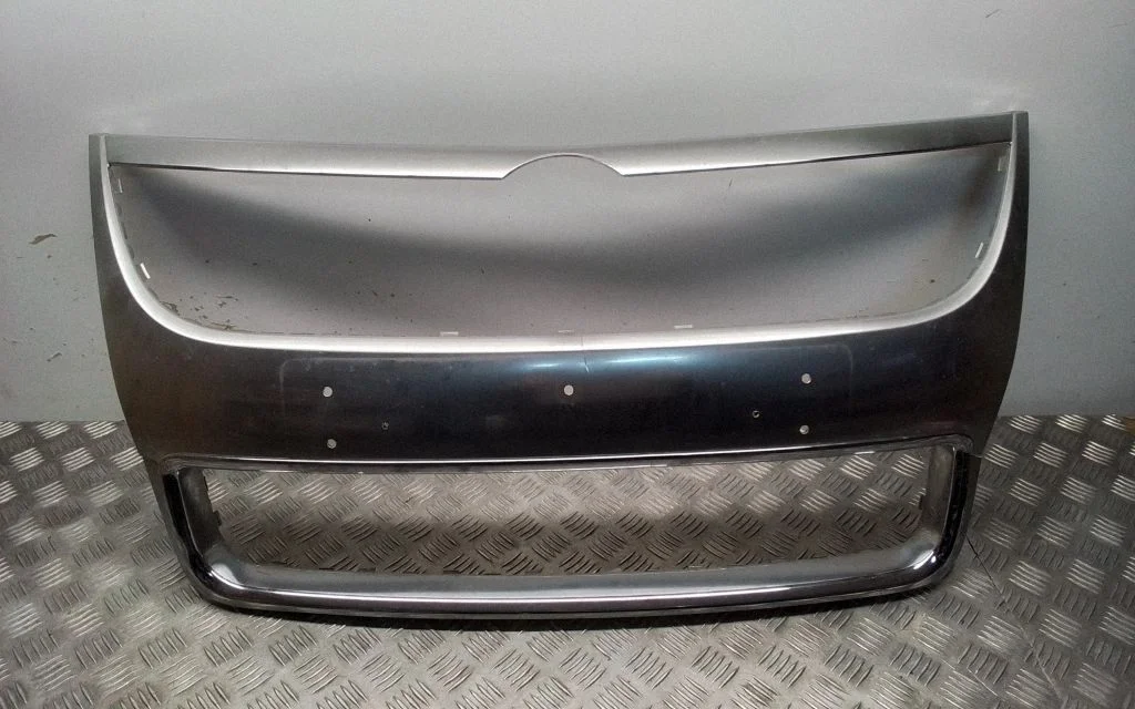 Front grill – Volkswagen Touareg I (2002-2010)