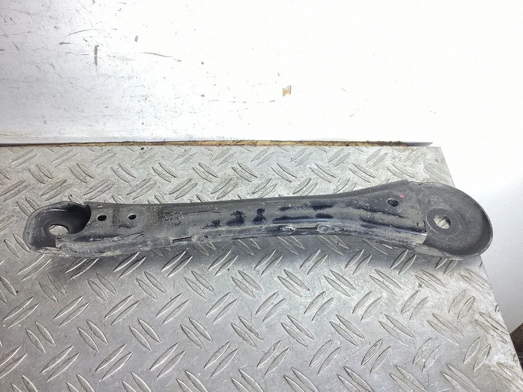 Radiator support slam panel bracket – Lexus NX (2021-)