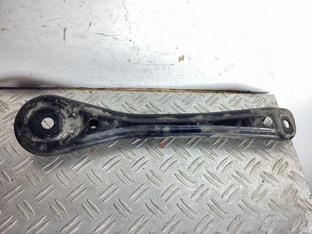 Radiator support slam panel bracket – Lexus NX (2021-)