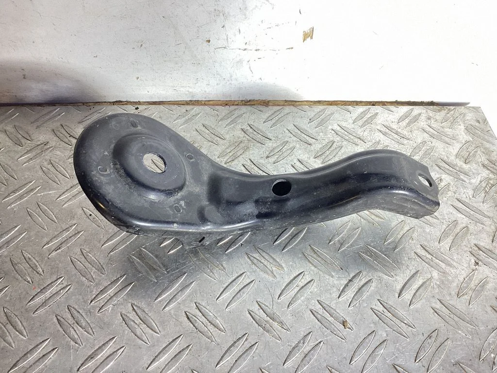 Radiator support slam panel bracket – Lexus NX (2021-)