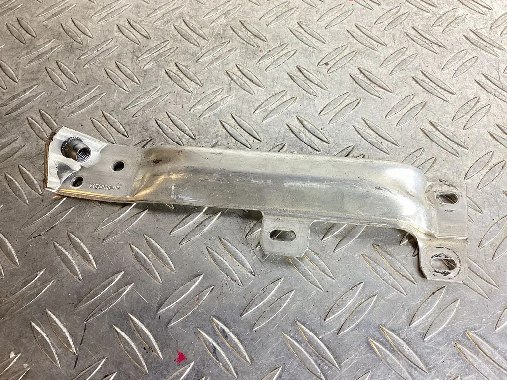 Radiator support slam panel bracket – BMW 6 Series F06 Gran coupe (2012-2018)