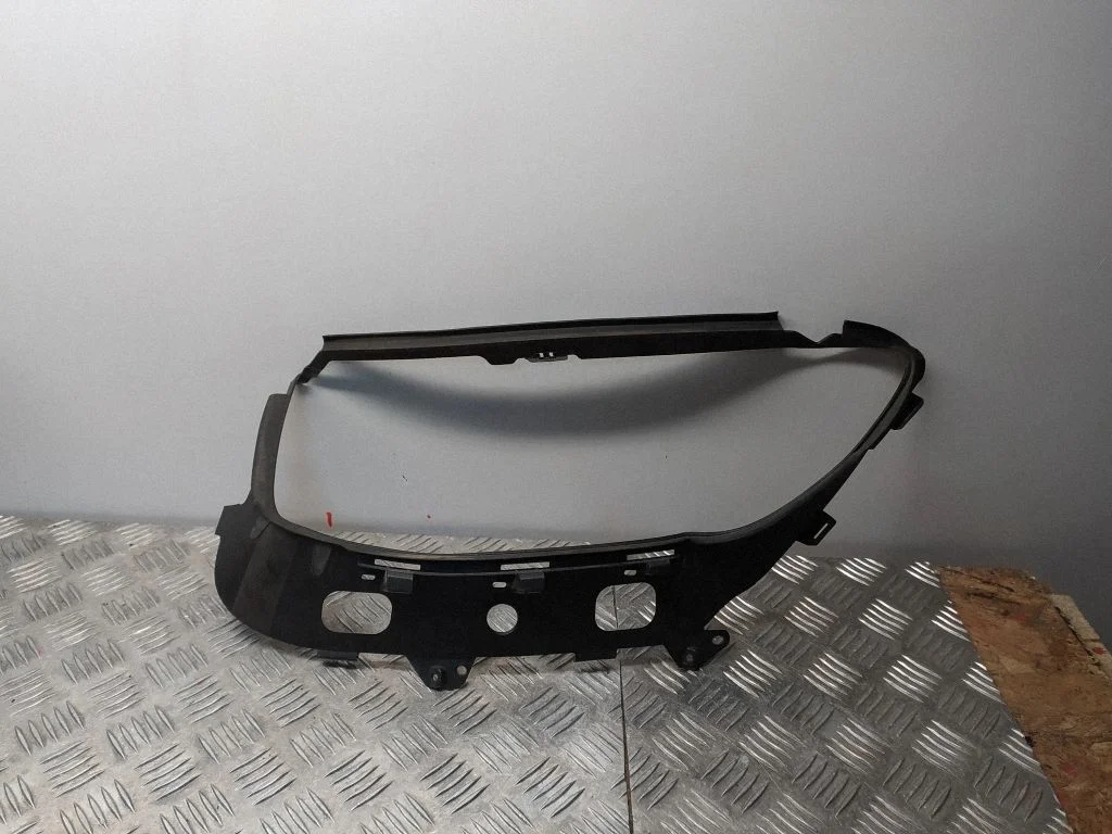 Under headlight/headlamp trim – Mercedes-Benz C-Class W203 (2000-2007)