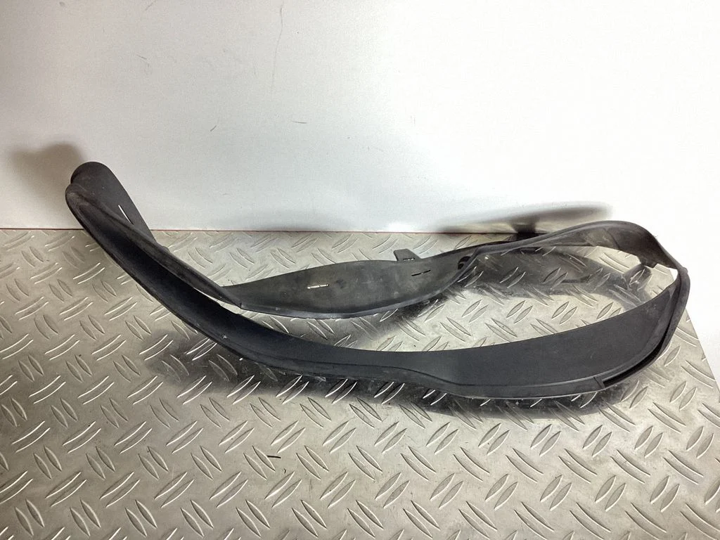 Under headlight/headlamp trim – Mercedes-Benz GL-Class X164 (2006-2012)