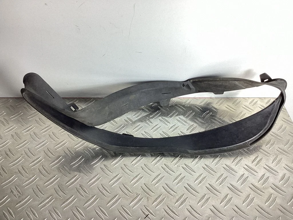 Under headlight/headlamp trim – Mercedes-Benz GL-Class X164 (2006-2012)