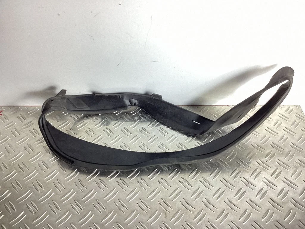 Under headlight/headlamp trim – Mercedes-Benz GL-Class X164 (2006-2012)