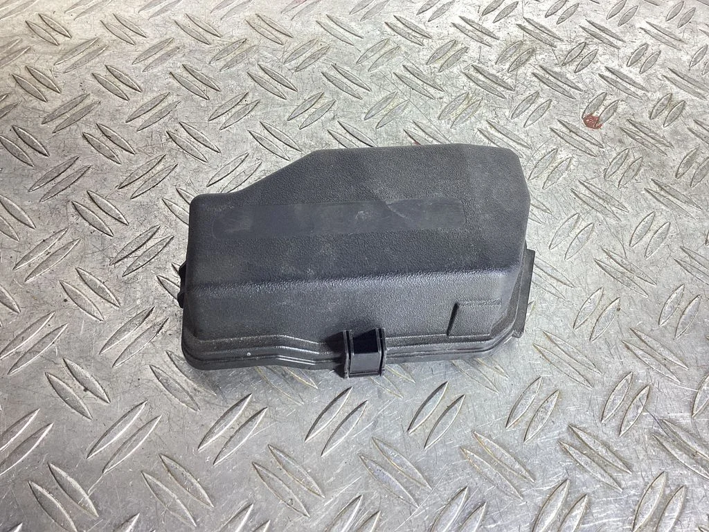 Fuse box cover – Lexus RX 450H (2016-)
