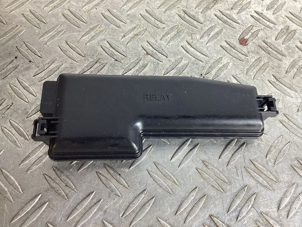 Fuse box cover – Lexus NX (2021-)