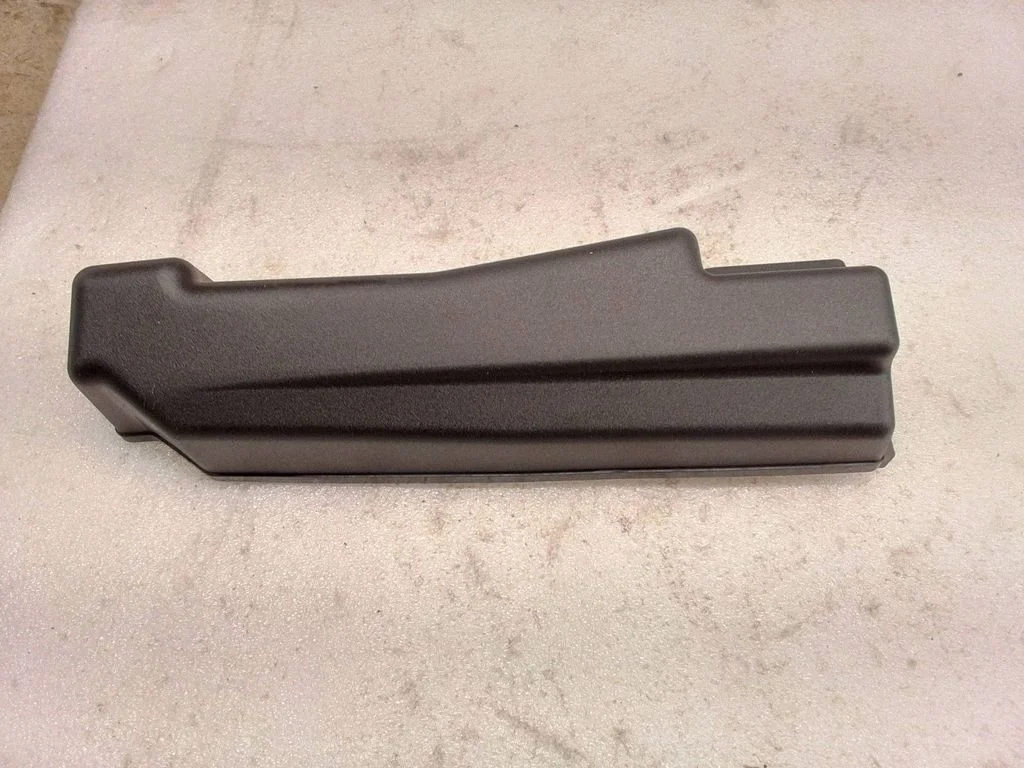 Fuse box cover – Toyota Avensis T270 (2009-2012)