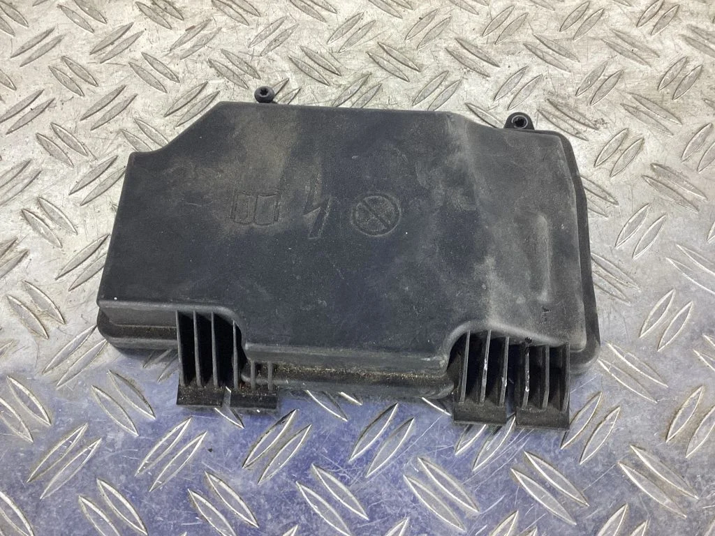Fuse box cover – Mercedes-Benz C-Class W205 (2014-2021)
